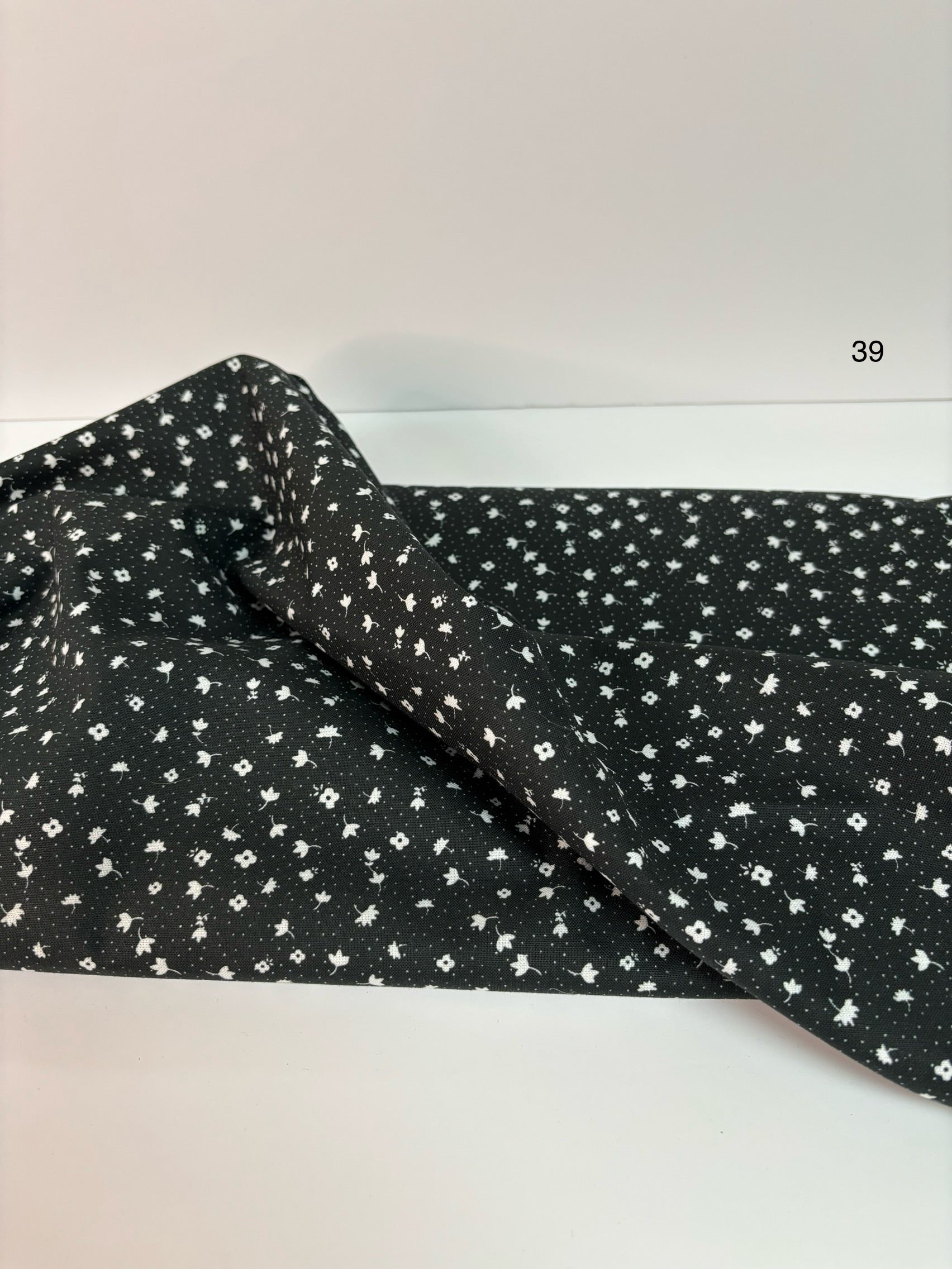 Coton fleurs blanches, fond noir